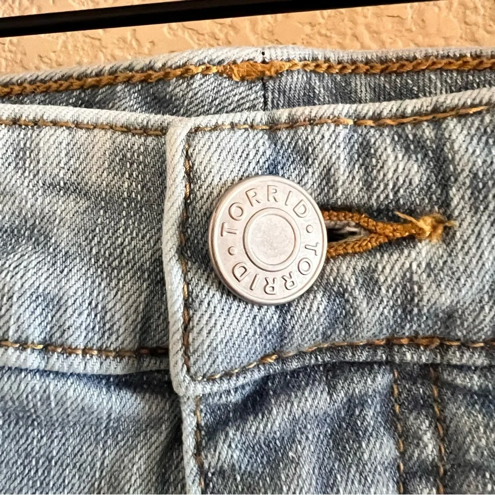 Torrid Mid-Rise Vintage Stretch Short Size 22